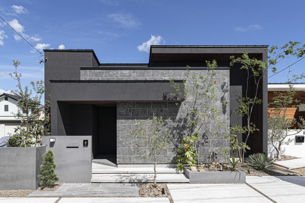 【年収600万円以上確約】あなたのデザインと提案力をぜひ貸してください！外構・エクステリアプランナー（浜松市）